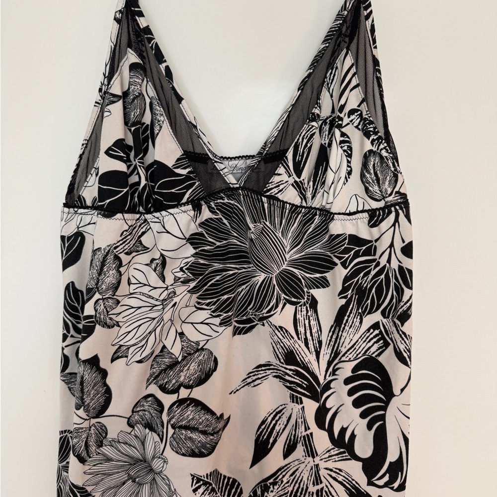 Linea Donatella Black and White Floral V-Neck Top